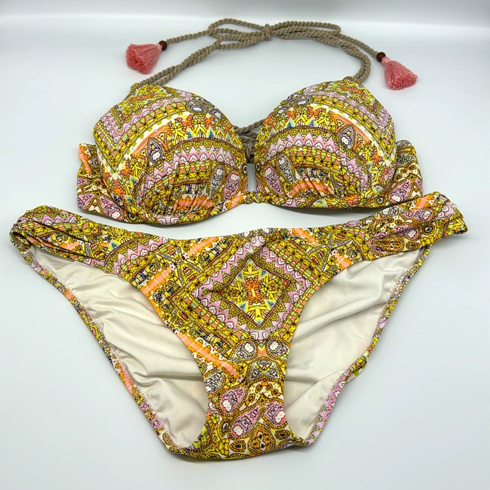 Victoria’s Secret Bombshell Bikini 32-38B with matching Medium bottoms